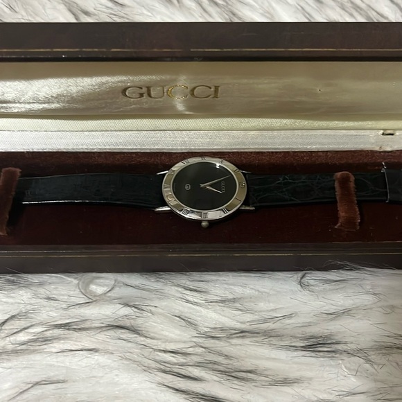 Gucci Accessories - Gucci watch